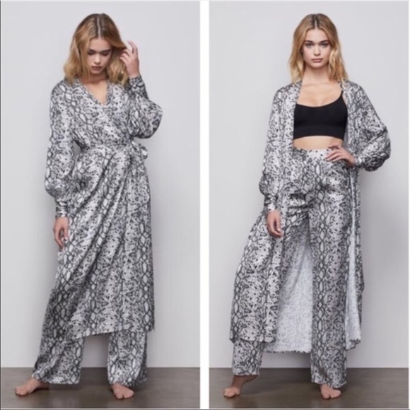 NWT Good American The Sheer Snake Skin Robe - Picture 2 of 4